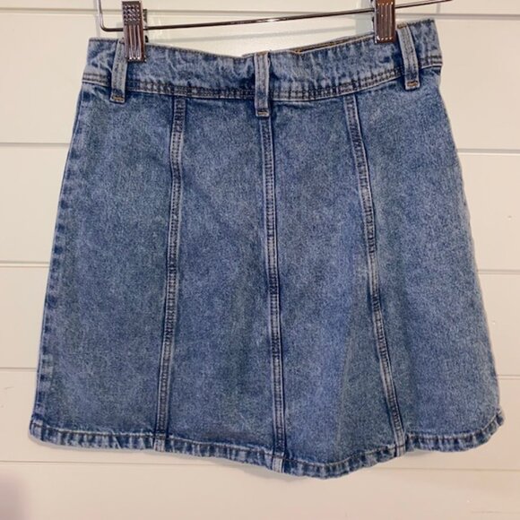 H&M Divided Mini Medium Wash Denim Skirt (US 2) - Picture 2 of 3